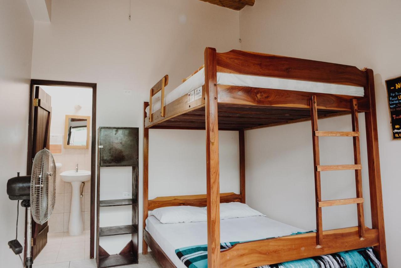 Esperanto Bed & Breakfast Surf Hostel Монтаньїта Екстер'єр фото