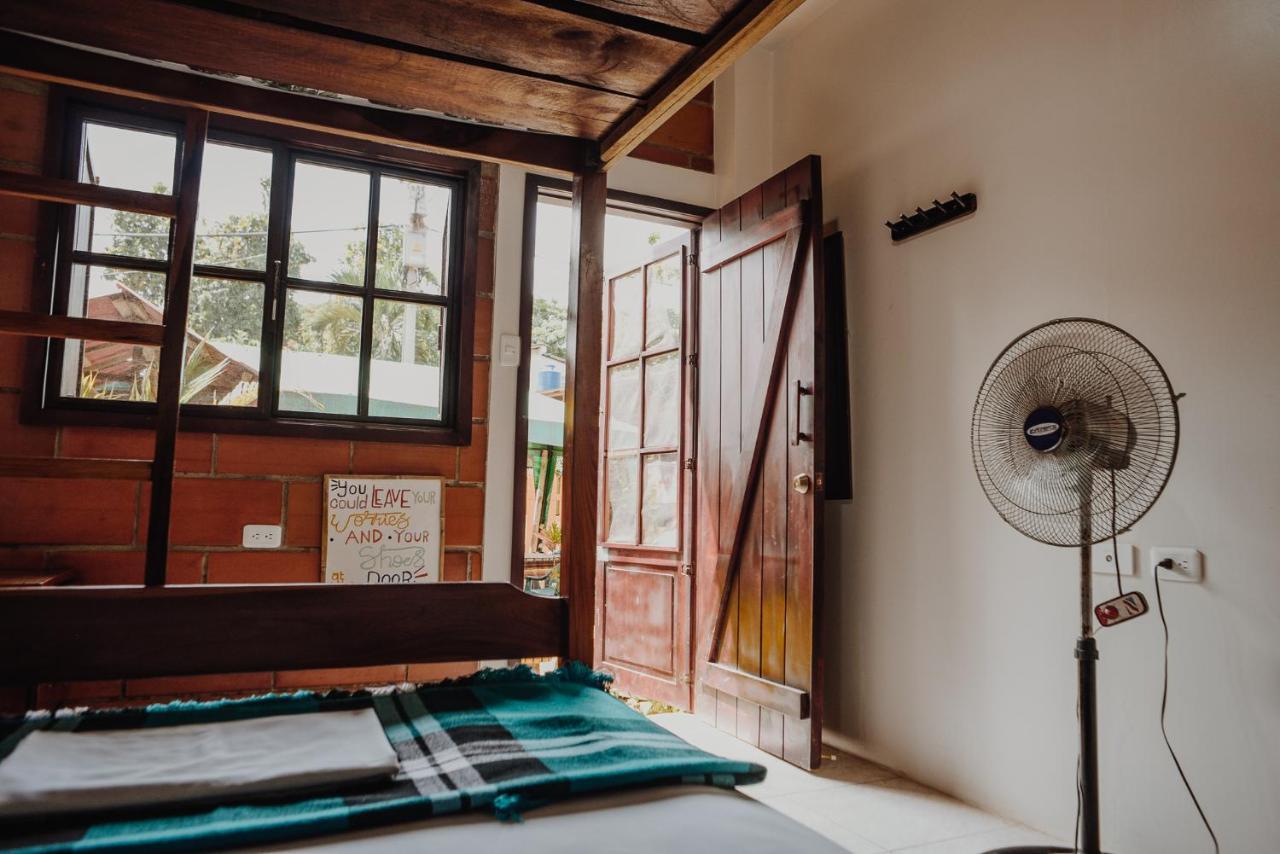 Esperanto Bed & Breakfast Surf Hostel Монтаньїта Екстер'єр фото