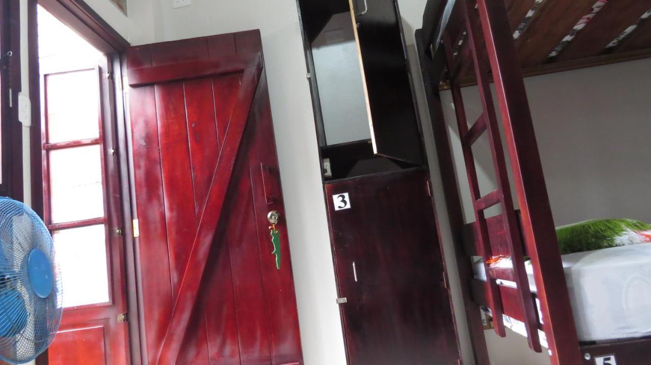Esperanto Bed & Breakfast Surf Hostel Монтаньїта Екстер'єр фото